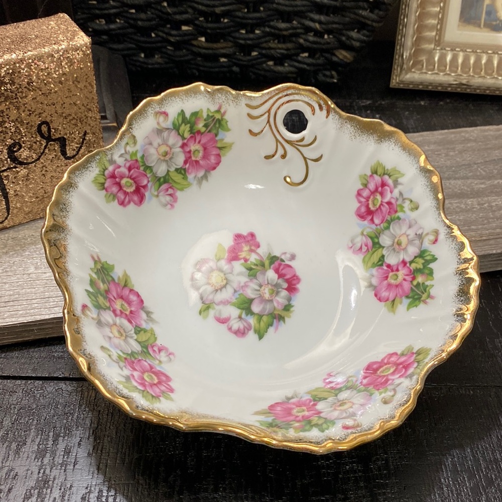 Gorgeous Vintage Floral Bowl!